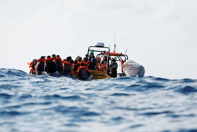 İndoneziyada gəmi batıb: Ölənlər və itkin düşənlər var